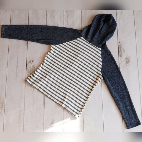 Venus Striped Lace-up Hoodie - Picture 4 of 7